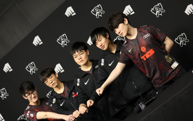 泛的年轻群 泛的年轻群