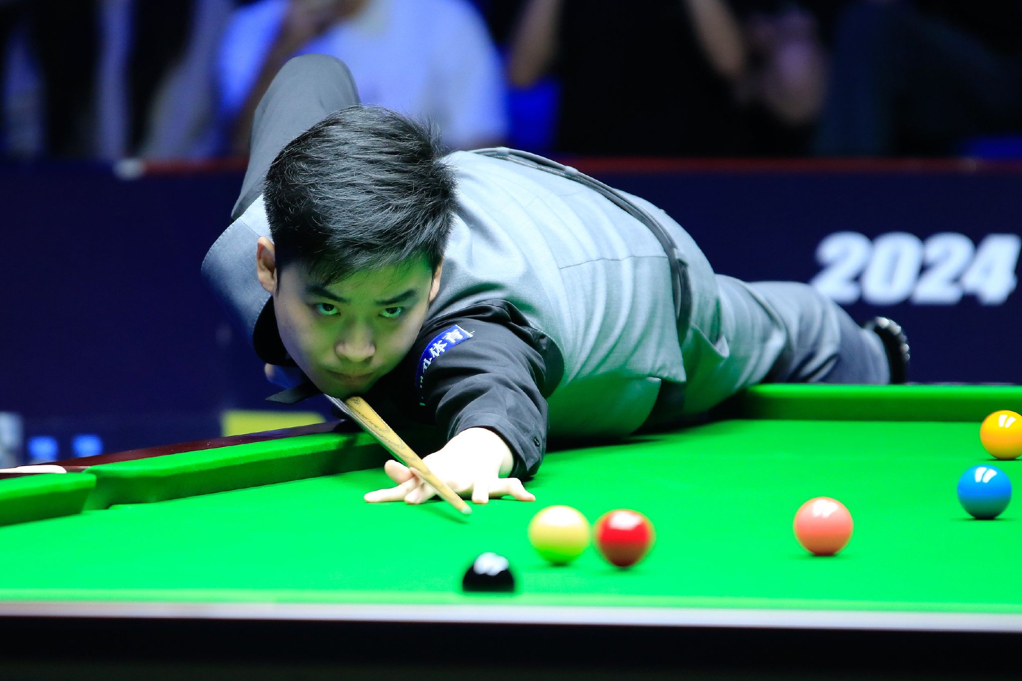 给它贴上 给它贴上